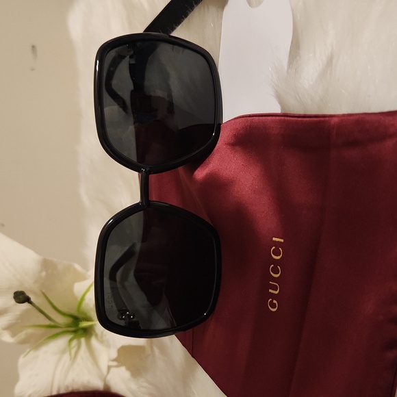 Gucci square framed sunglasses ๐ I ACCEPT ANY REASONABLE OFFERS - Picture 5 of 16